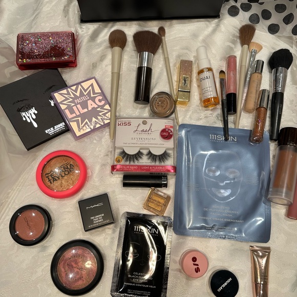 Makeup Lot - Picture 1 of 6